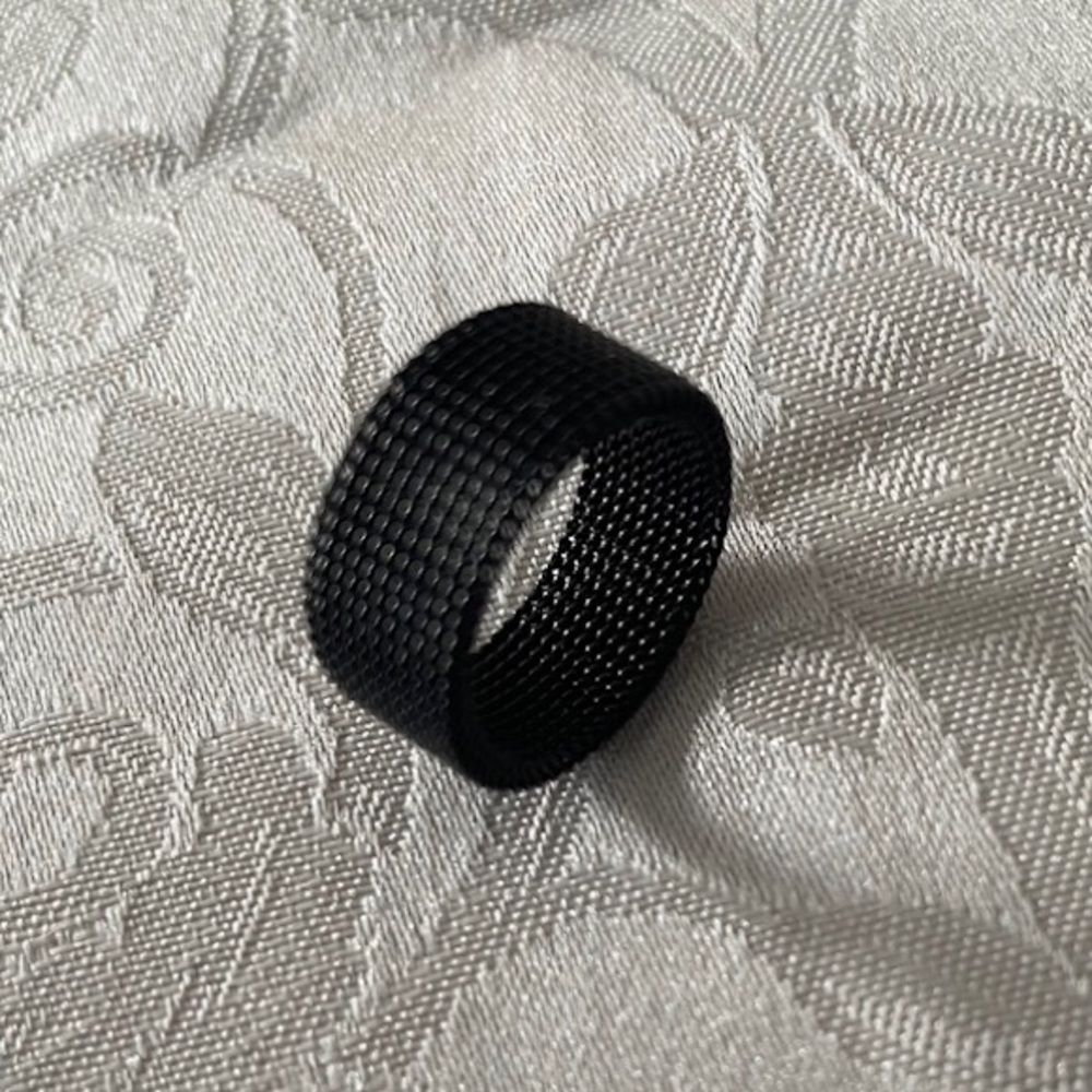 Black Metal Mesh Woven Ring Size 6 New